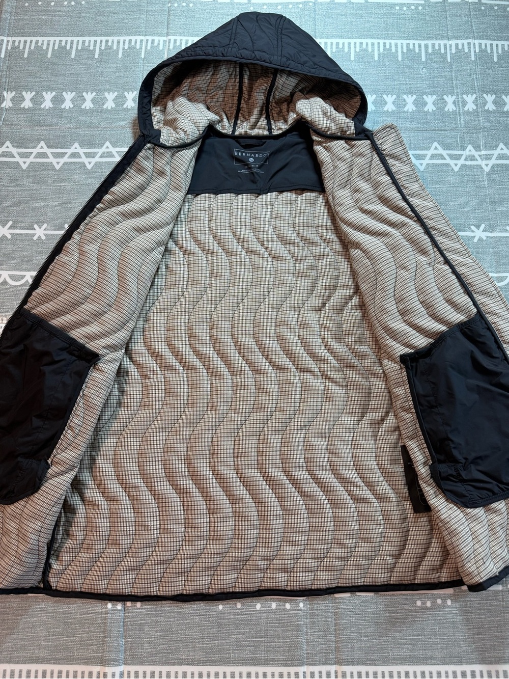 Bernardo EcoPlume Hooded Quilted Jacket - Picture 4 of 11